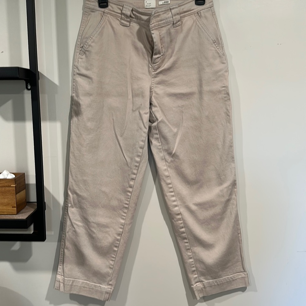 Kaki pants
